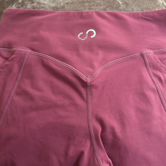 Curves N Combat Boots 3/4 Leggings with Pockets - Picture 4 of 5